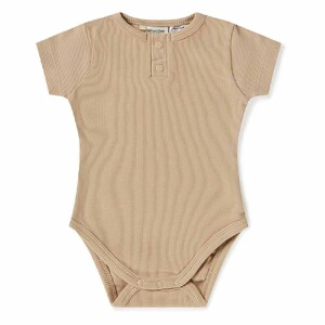 SNUGGLE HUNNY PEBBLE SHORT SLEEVE ORGANIC BODYSUIT